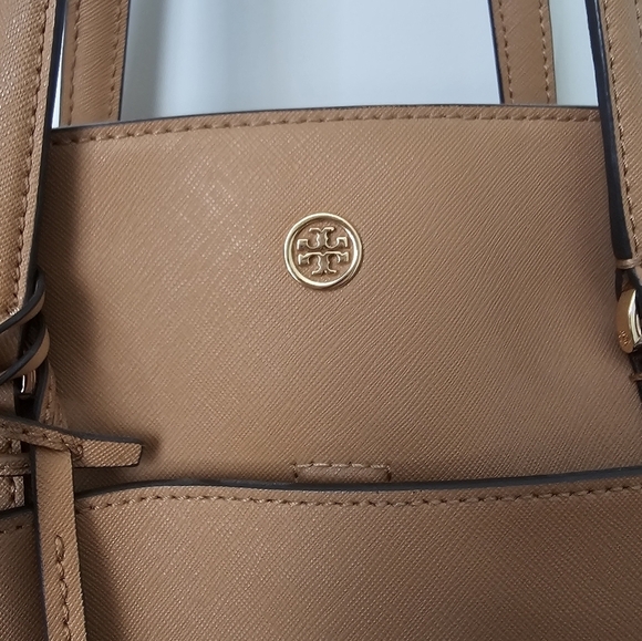 Tory Burch Tan Robinson Tote Bag w/ Extra Bag Charm - Picture 6 of 13